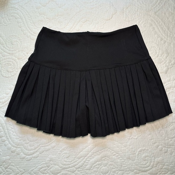 Tilly’s Black Pleated Mini Skort. Small. - Picture 5 of 7